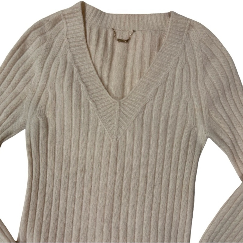 The Row Cashmere Blend Ribbed V-neck Sweater - Picture 12 of 14